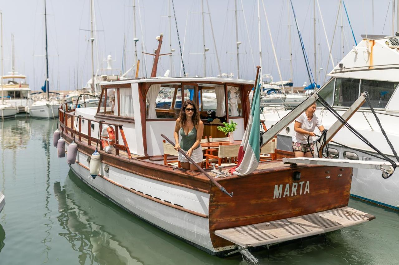 Marta Boat B&B 卡斯特尔萨多 外观 照片